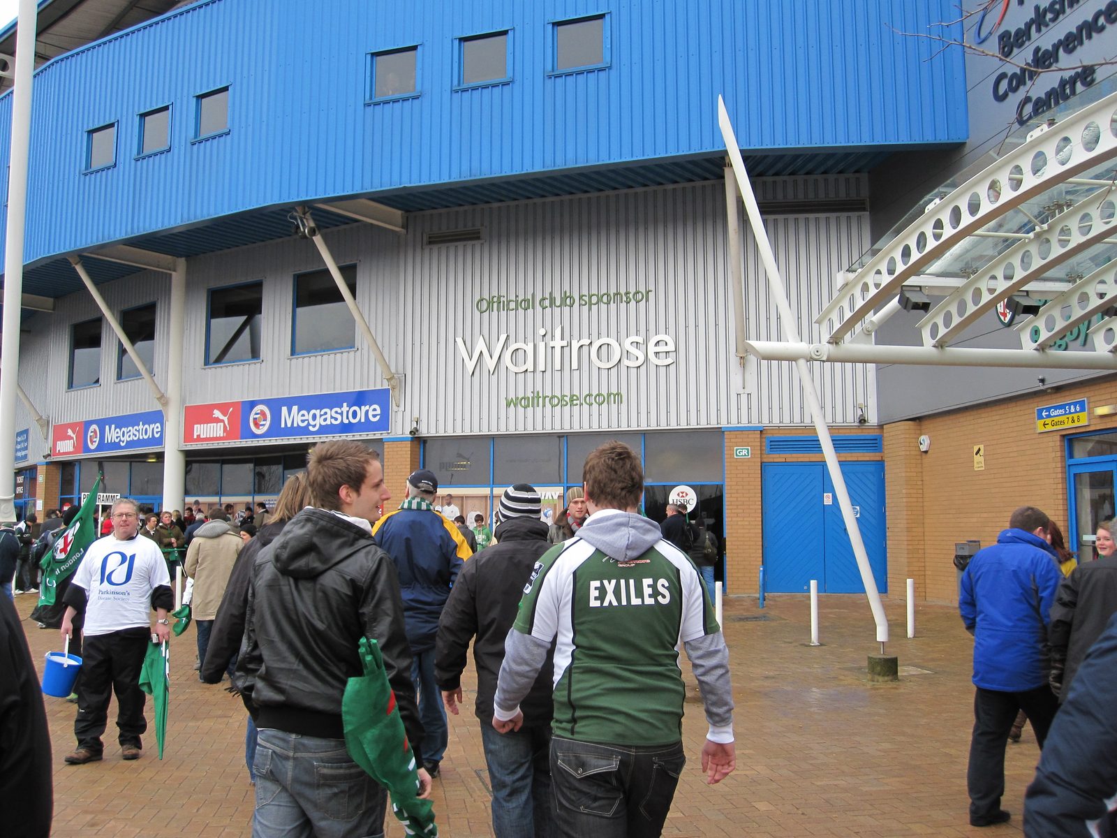01 llegando al estadio