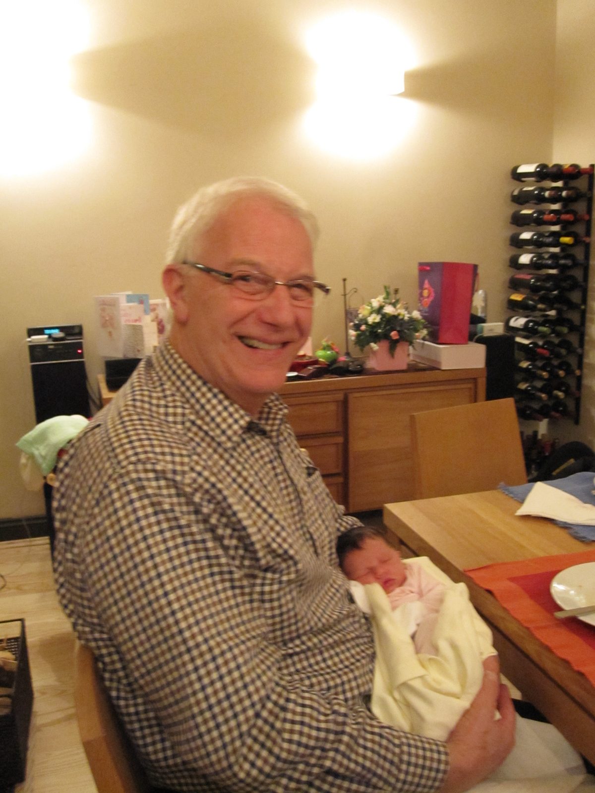 027 y el abuelo también