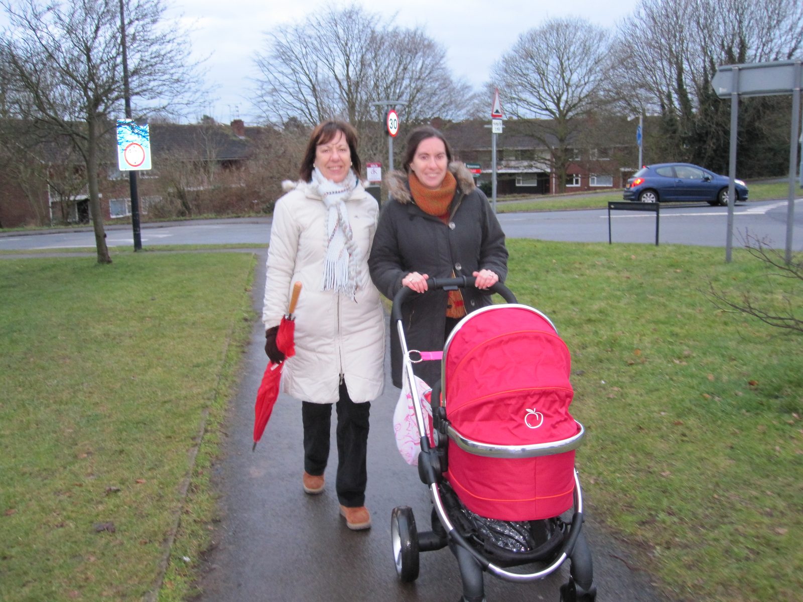 034 tres generaciones caminando por Maidenhead