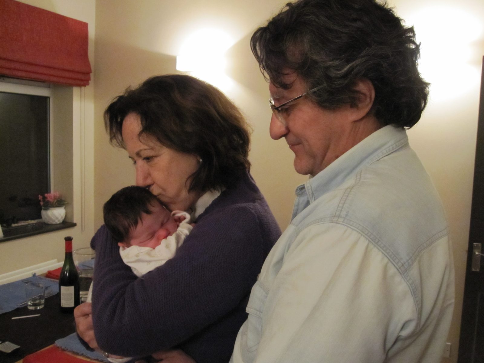 058 y los abuelos la miman un poco más