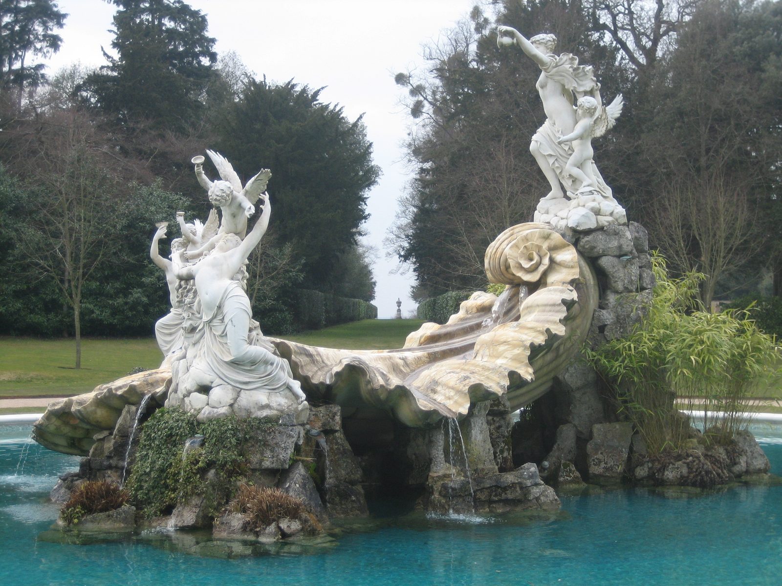 48 detalle de la fuente