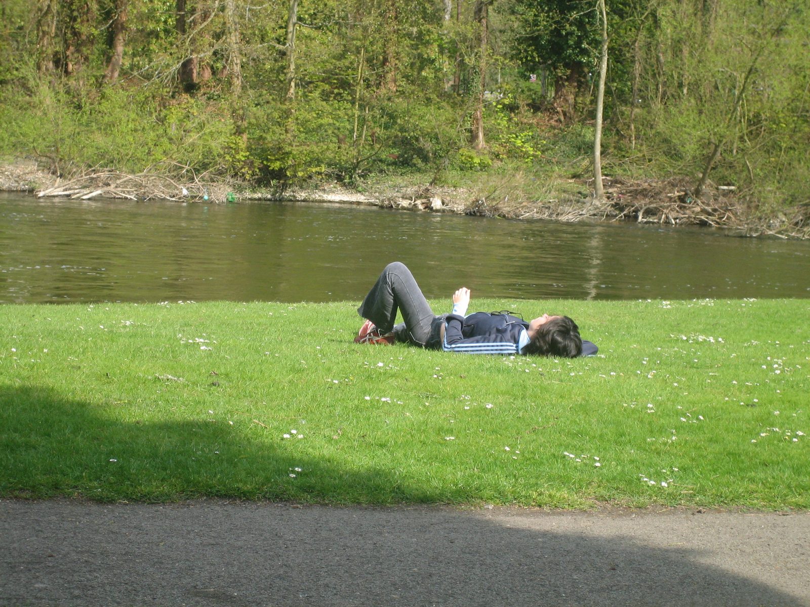 Tomando sol a la orilla del Thames