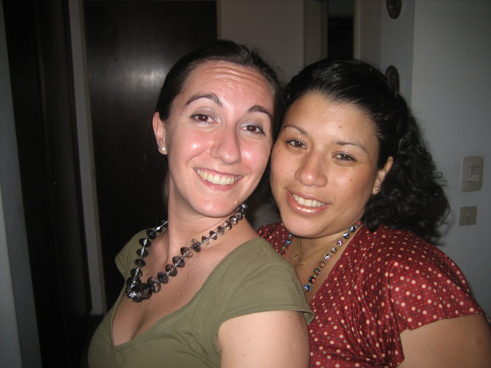 Paula y Sole posan