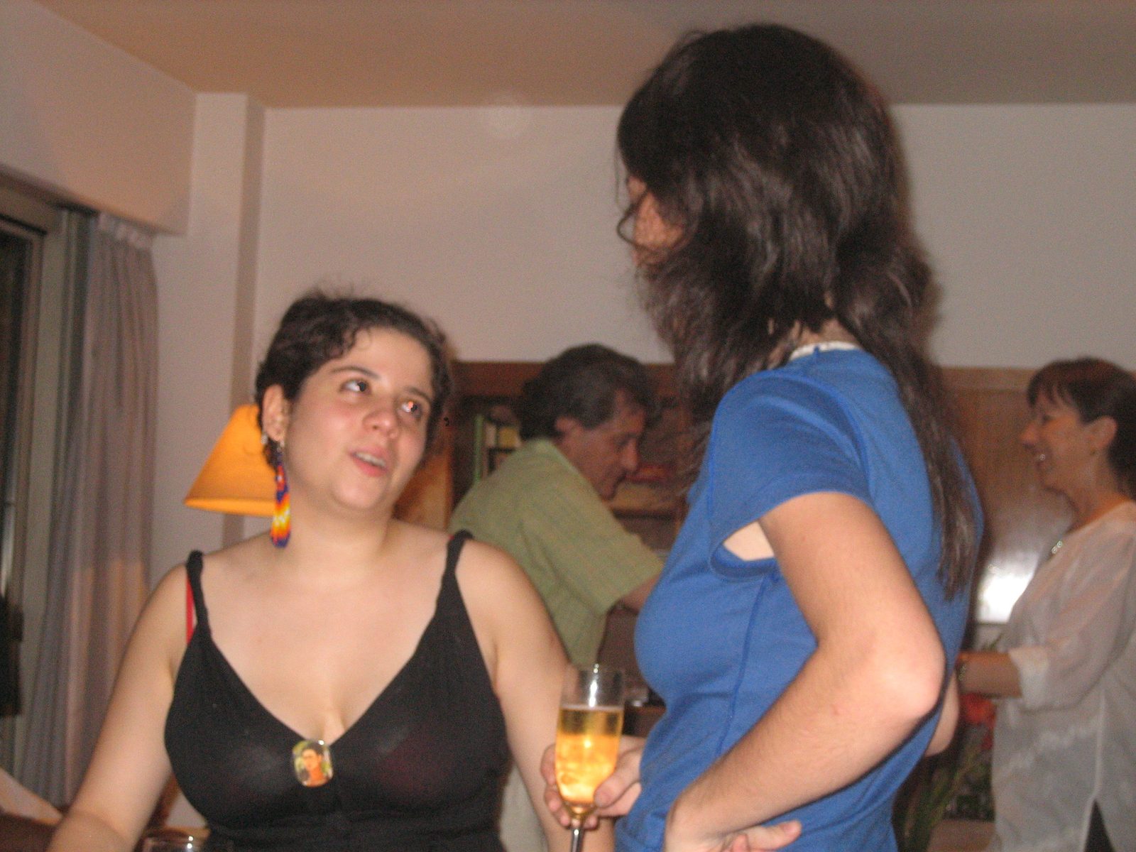 Llego Lucia y se dispuso a brindar