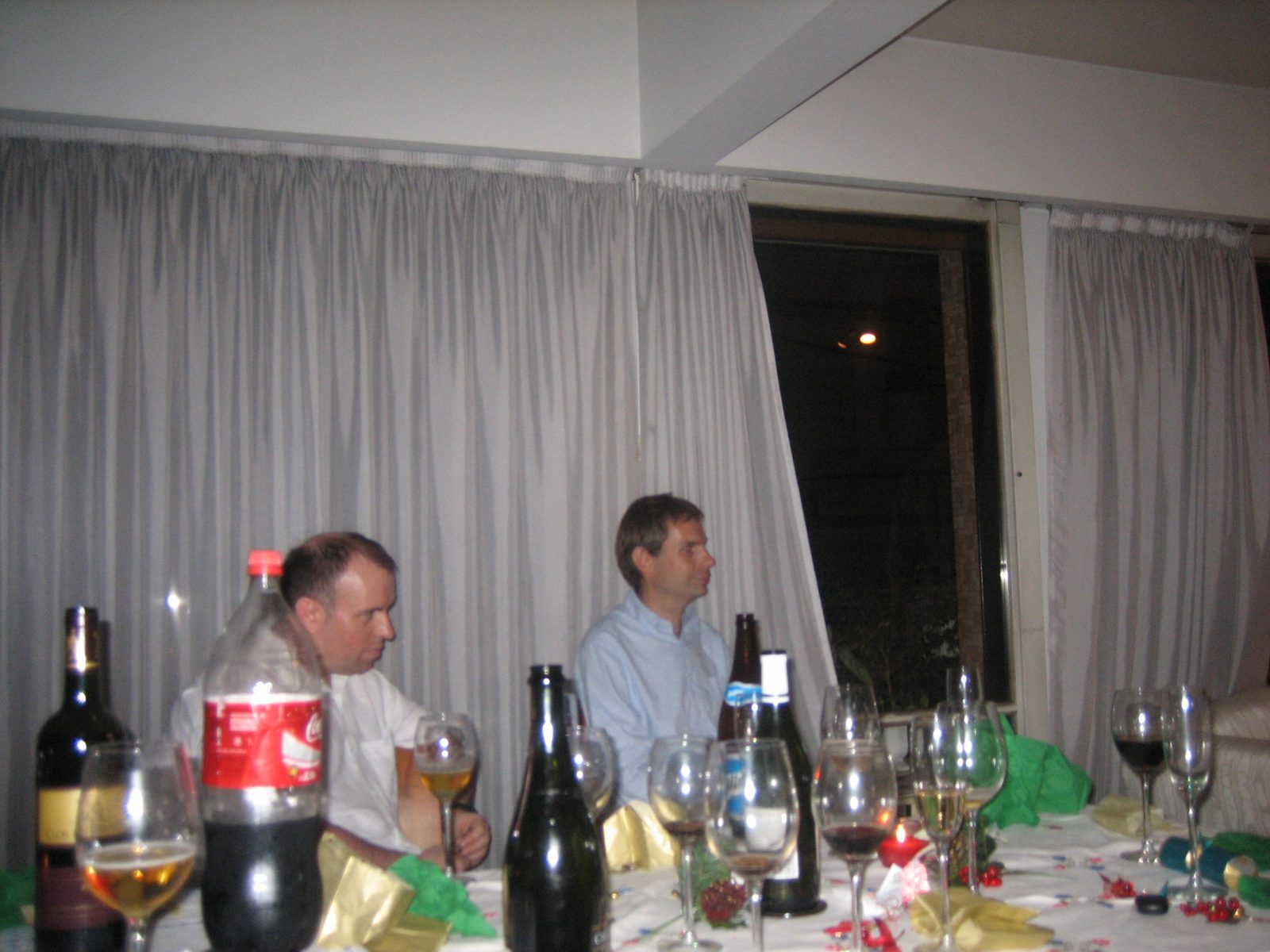 Mike y Alan siguen con sus copas y su charla