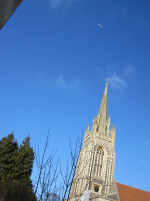 02 la cúpula de la iglesia y el avión