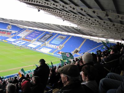 11 banderas en las tribunas