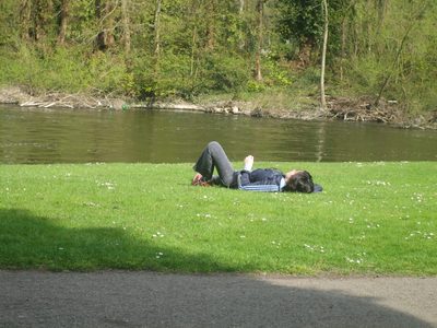 Tomando sol a la orilla del Thames
