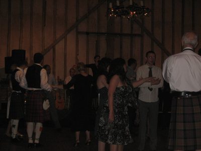 Todos bailan juntos