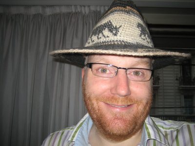 Iain con sombrero norteño